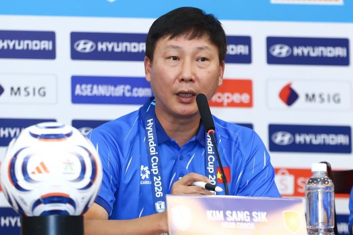 HLV trưởng đội tuyển Việt Nam Kim Sang-sik.