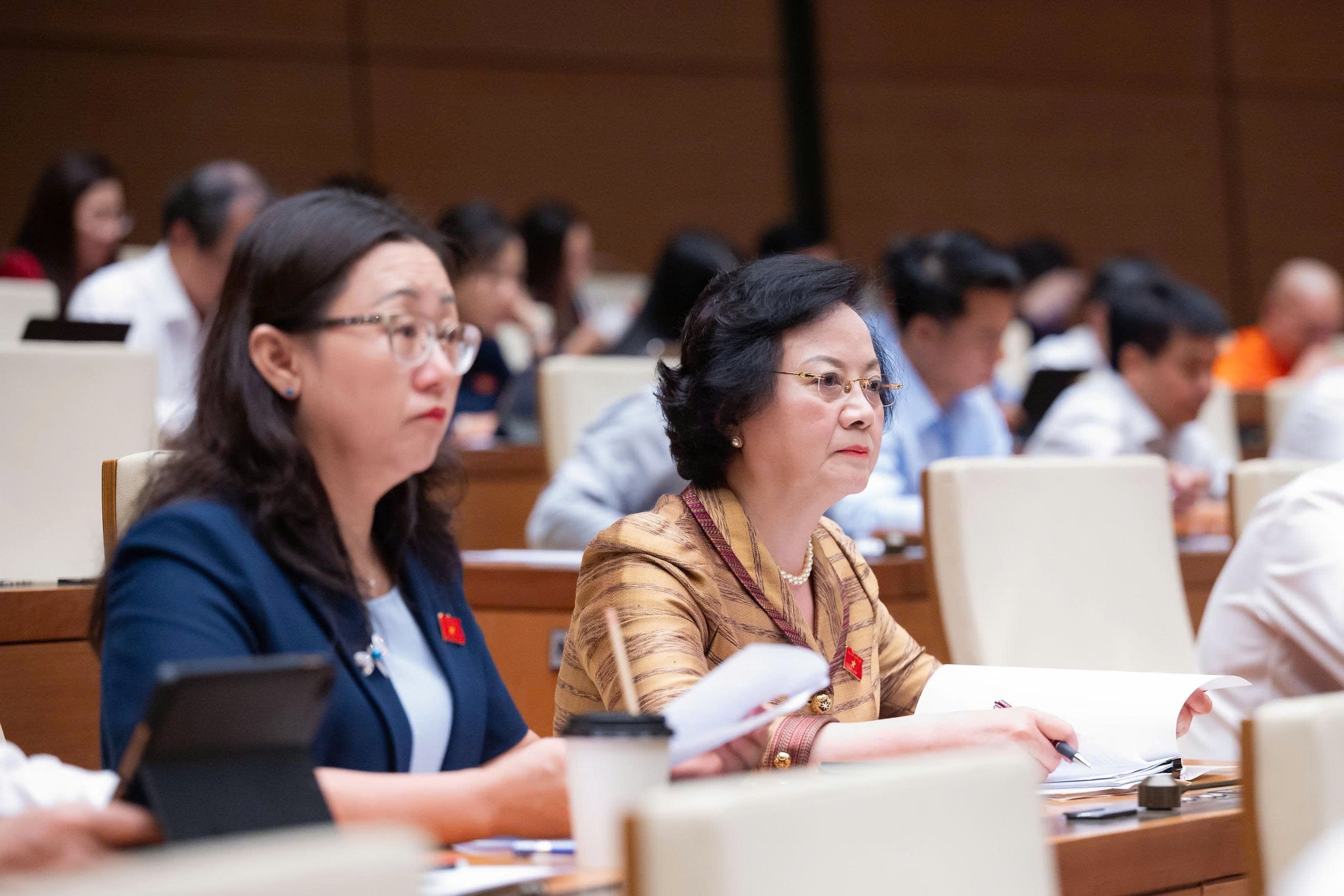 Đại biểu Quốc hội tại phiên họp sáng 5/8.