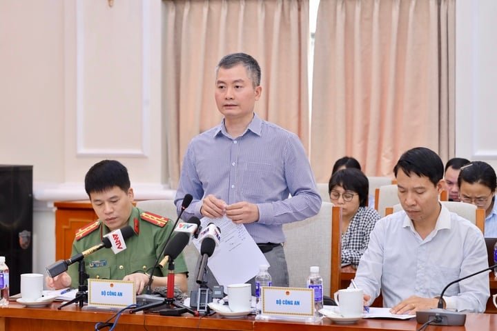 Đại tá Nguyễn Tuấn Hưng thông tin tại họp báo sáng 5/8.