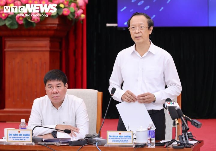 Thứ trưởng thường trực Bộ Giáo dục và Đào tạo Phạm Ngọc Thưởng phát biểu tại buổi họp báo sáng 5/8.