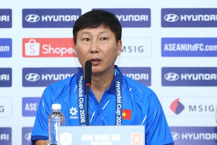 Huấn luyện viên Kim Sang-sik