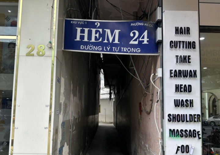 Con hẻm nhỏ dẫn vào trụ sở văn phòng Công ty cổ phần Mekolor.