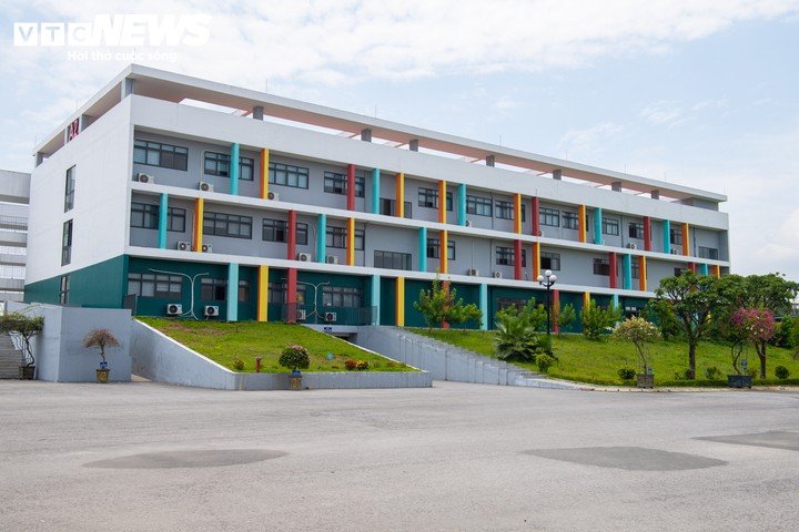 Kỳ thi lại được tổ chức tại 15 phòng thi đặt tại Trường THPT chuyên Tuyên Quang (phường Minh Xuân, tỉnh Tuyên Quang). (Ảnh: Viên Minh)