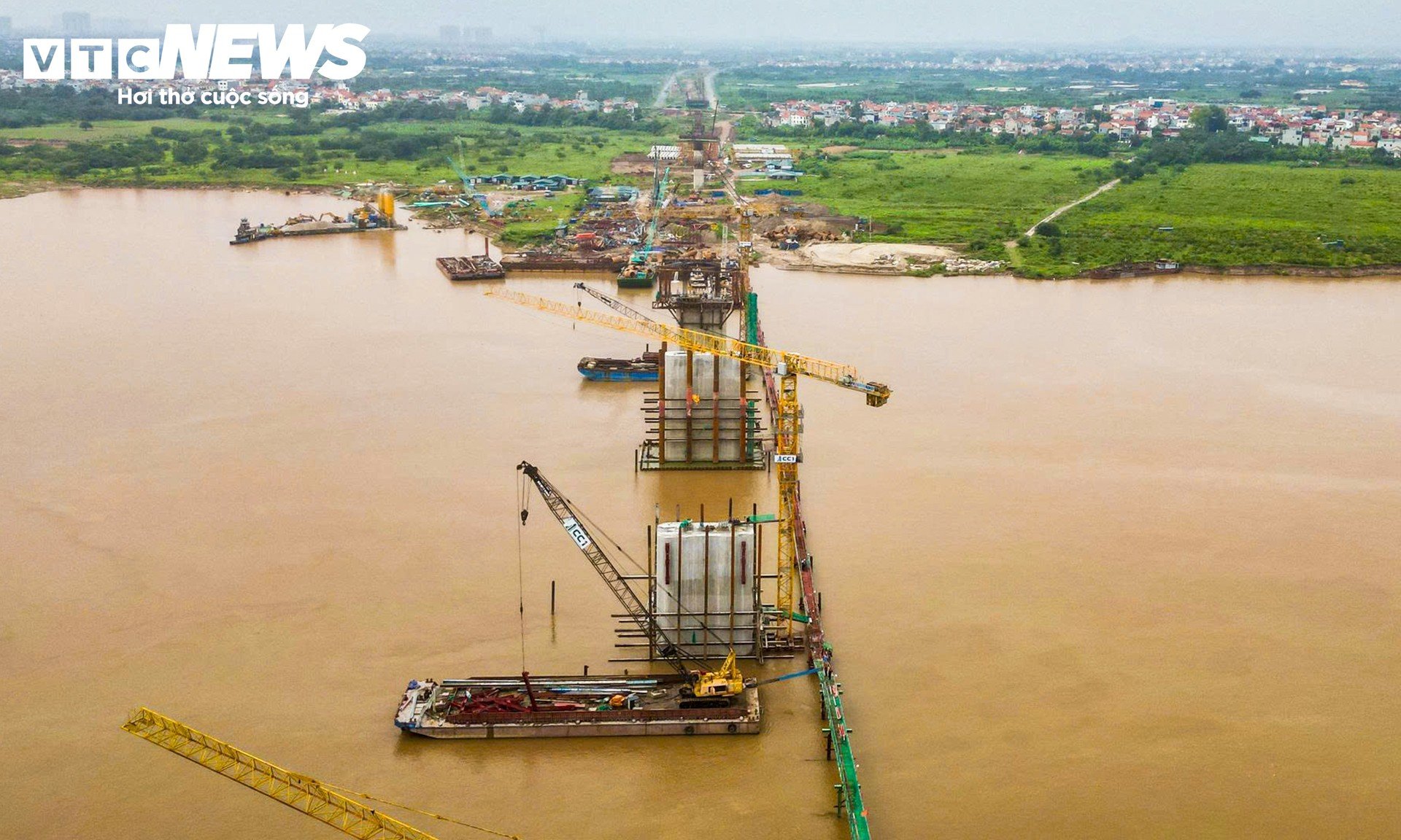 Cầu Hồng Hà dần thành hình sau 8 tháng, 34 mũi thi công chạy đua tiến độ - 4
