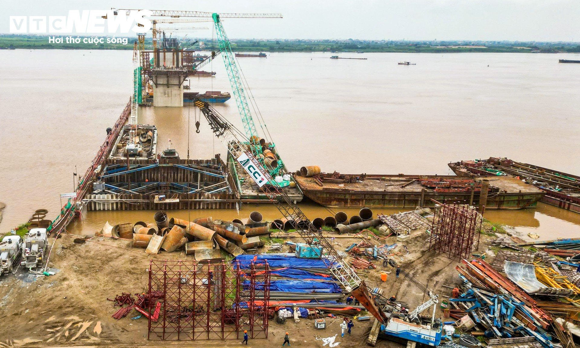 Cầu Hồng Hà dần thành hình sau 8 tháng, 34 mũi thi công chạy đua tiến độ - 7
