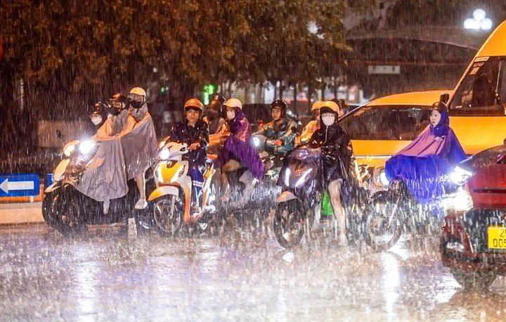 Dự báo thời tiết Hà Nội ngày mai 9/8: Nắng nóng, chiều tối có mưa dông