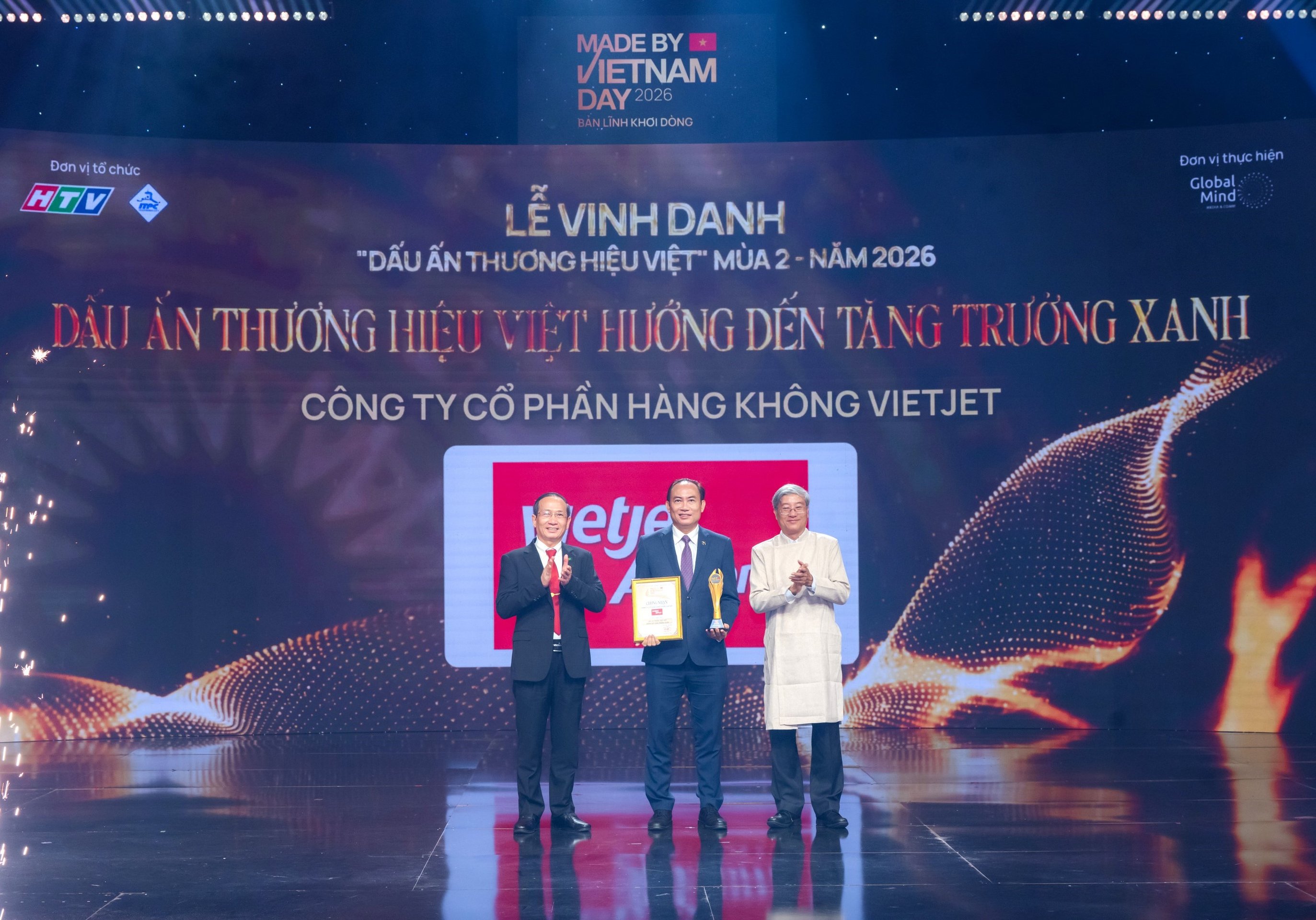 09-1786281318-vietjet-duoc-vinh-danh-dau-an-thuong-hieu-viet-huong-toi-tang-truong-xanh