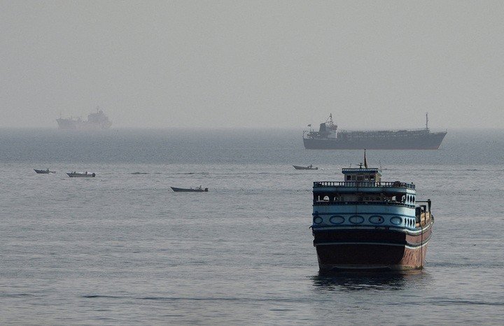 Cả Iran và Mỹ vẫn chưa nhượng bộ về vấn đề eo biển Hormuz. (Ảnh: Reuters)