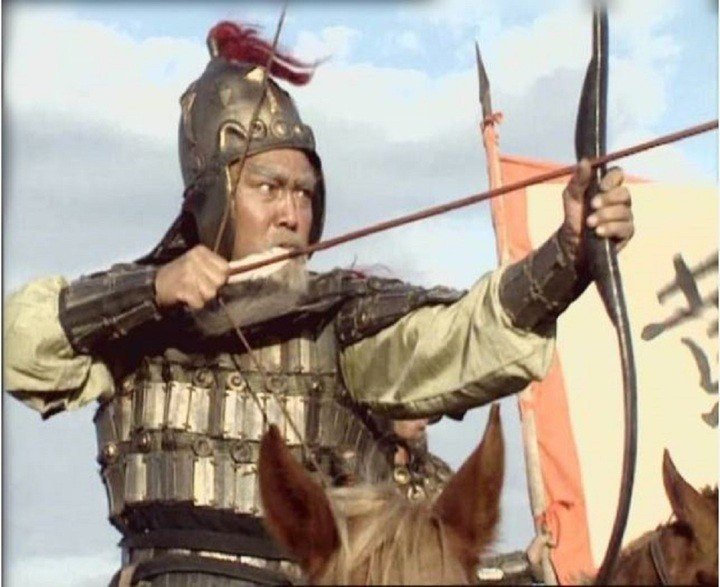 Hoàng Trung nổi tiếng với tài bắn cung bách phát bách trúng.