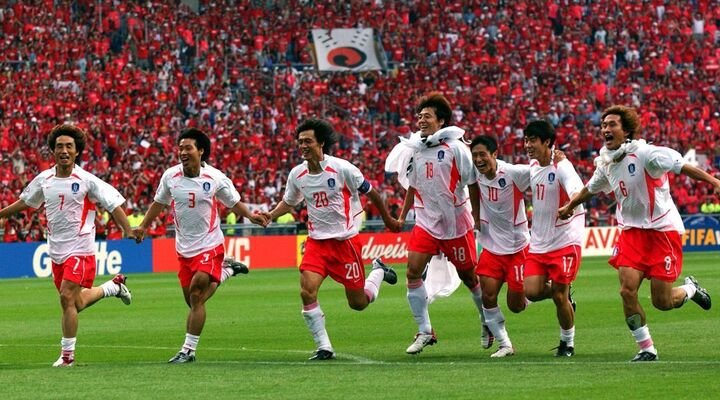 Công tác trọng tài ở những trận đấu có Hàn Quốc tham gia ở Wolrd Cup 2002 từng gây tranh cãi.
