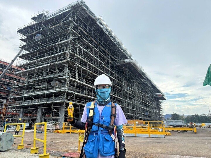 Nhờ tiếp năng lượng mỗi ngày với Number 1, anh Đỗ Cao Thức may mắn trở thành khách hàng thứ 2 trúng giải Đặc biệt trị giá 100 triệu đồng từ chương trình “Xé ngay trúng liền” trong hè năm nay. (Ảnh: NVCC)