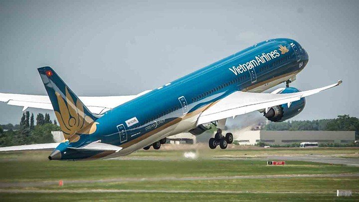 Vé bay dịp nghỉ lễ 2/9 tuy đắt nhưng không khan hiếm. (Ảnh minh họa: VNA).