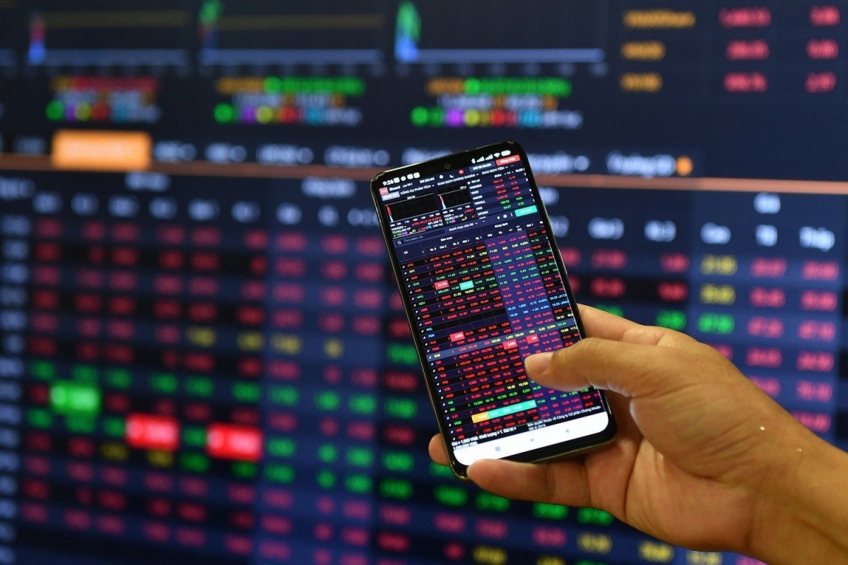 VN-Index giằng co dưới vùng 1.800 điểm, trong khi dòng tiền tiếp tục phân hóa và tìm kiếm cơ hội tại nhóm cổ phiếu vừa và nhỏ