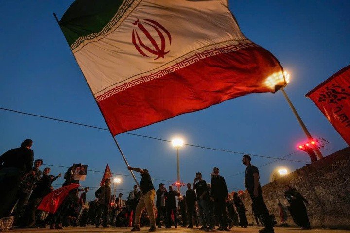 Iran đóng cửa eo biển Hormuz từ đầu cuộc xung đột mới Mỹ và Israel. (Ảnh: AP)