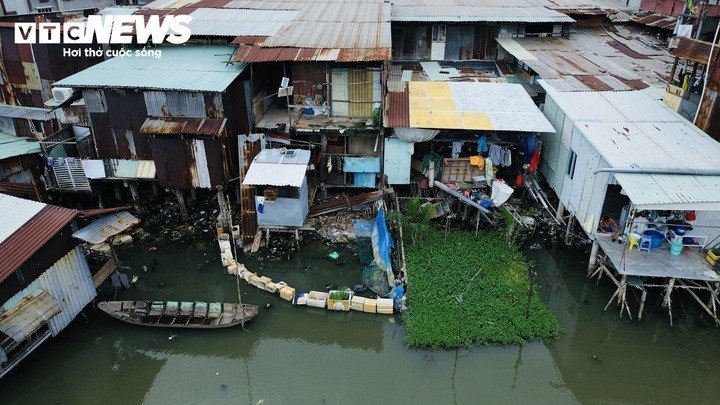 Đến 2030, TP.HCM sẽ phải hoàn tất di dời toàn bộ 41.540 căn nhà ven kênh rạch. (Ảnh: Q. Nguyễn)