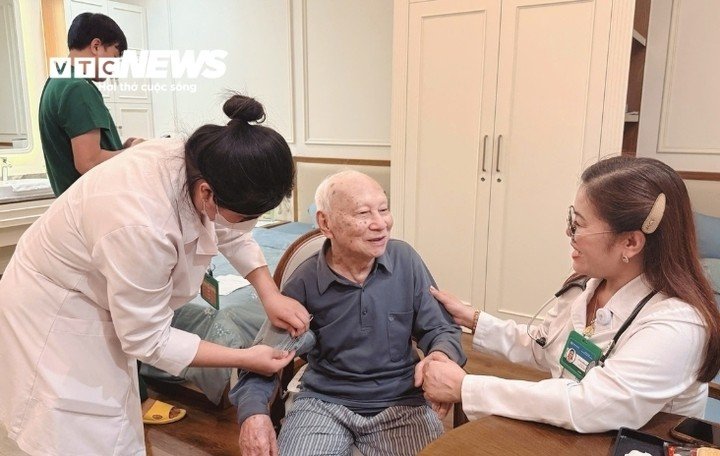 Chăm sóc sức khoẻ tại Dưỡng lão Phương Đông Asahi.