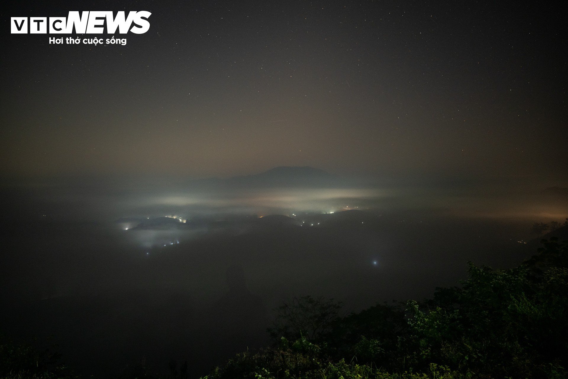 Săn mưa sao băng Perseids đẹp nhất năm: Cận cảnh những vệt sáng xé màn đêm - 4