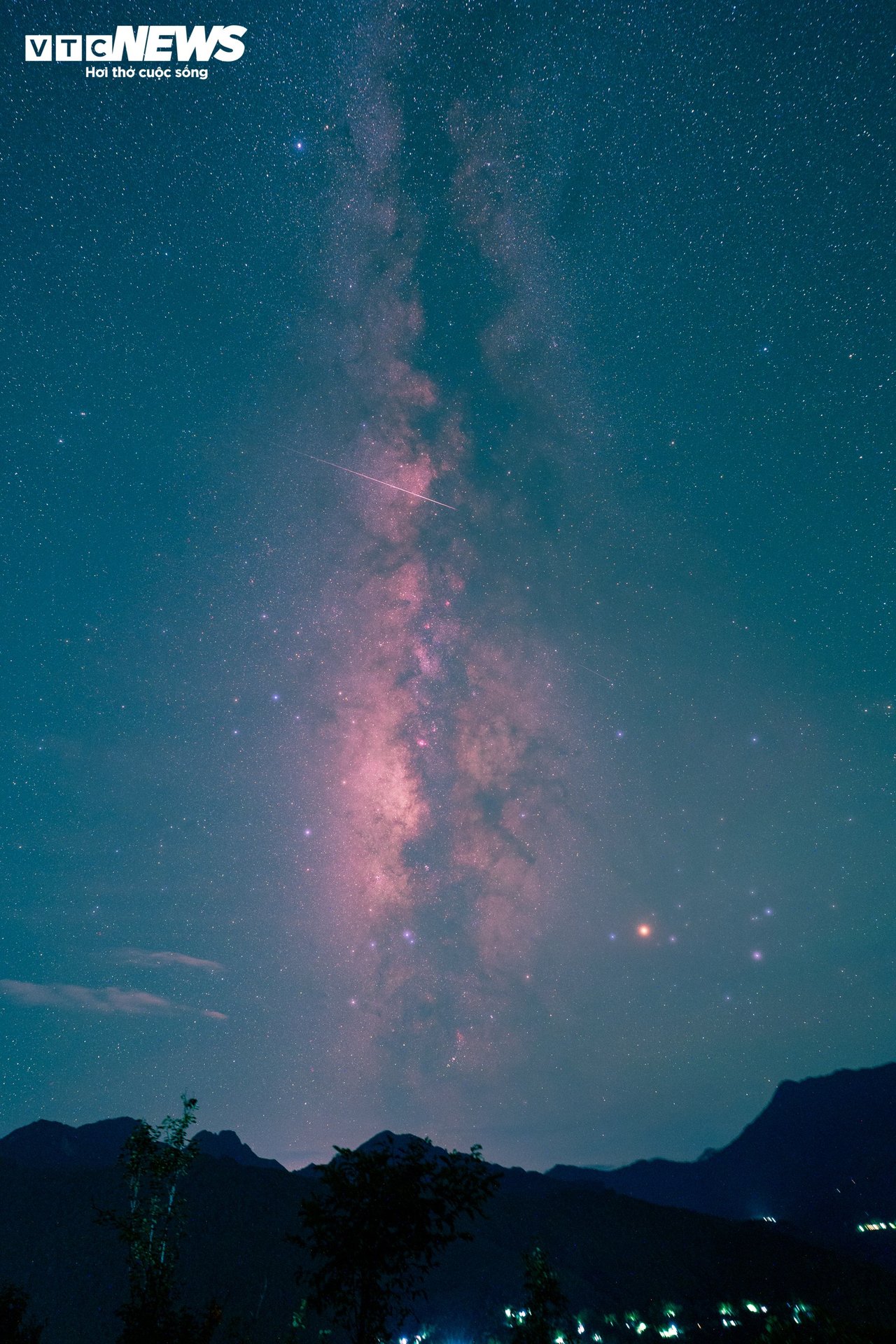 Săn mưa sao băng Perseids đẹp nhất năm: Cận cảnh những vệt sáng xé màn đêm - 7