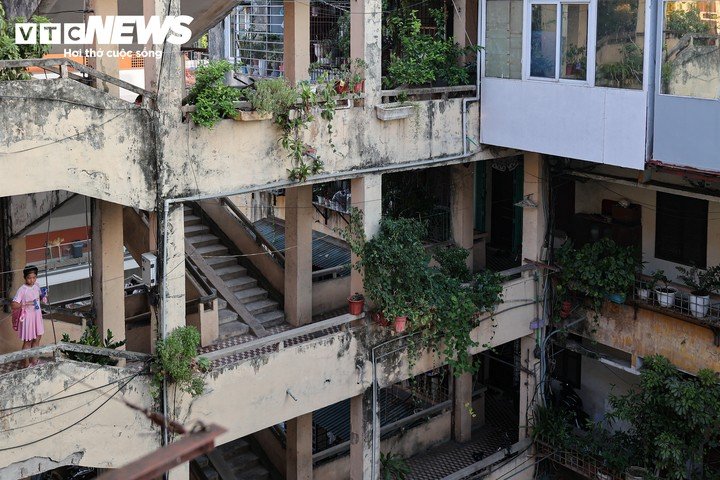 Theo phương án, khu tập thể mới sẽ gồm khối nhà cao 8 tầng phía ngoài, khối 21 tầng phía trong và 4 tầng hầm, với tổng mức đầu tư dự kiến hơn 376 tỷ đồng.