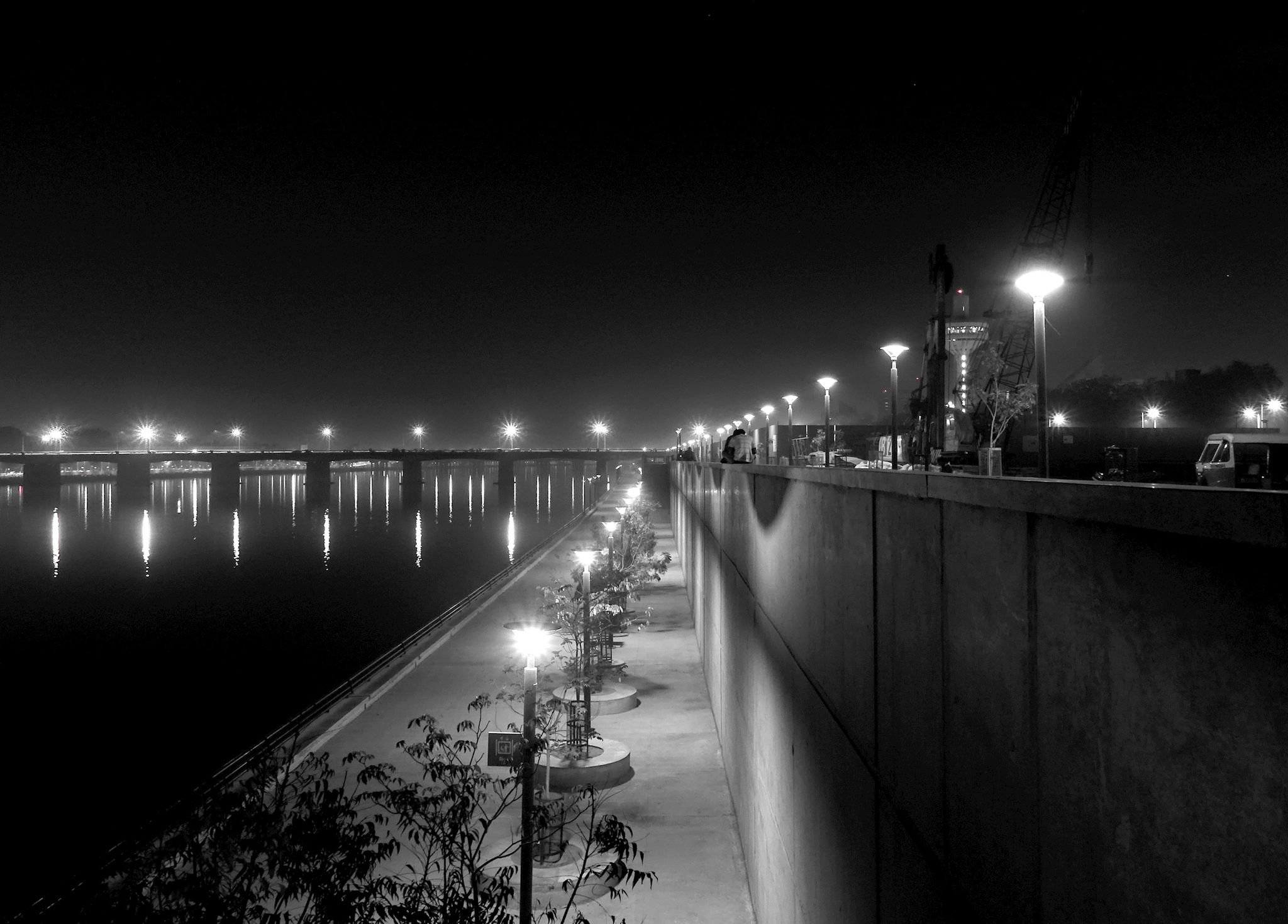 ahmedabad-sabarmati-riverfront-ve-dem-mot-phan-khong-gian-cong-cong-duoc-hinh-thanh-doc-bo-song-tai-ahmedabad.-anh-wikimedia-commons..jpg
