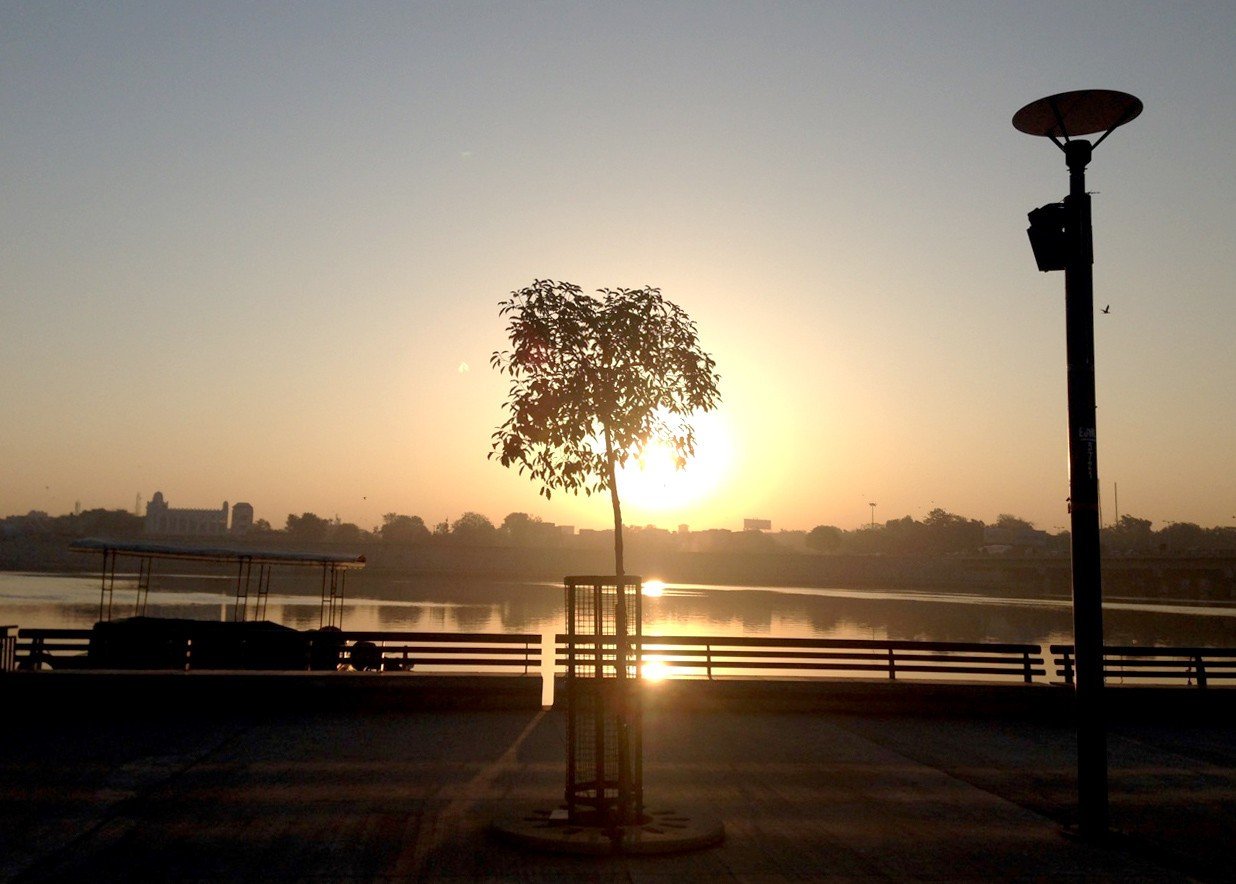 Ahmedabad -Không gian ven sông Sabarmati tại Ahmedabad. Ảnh Wikimedia Commons