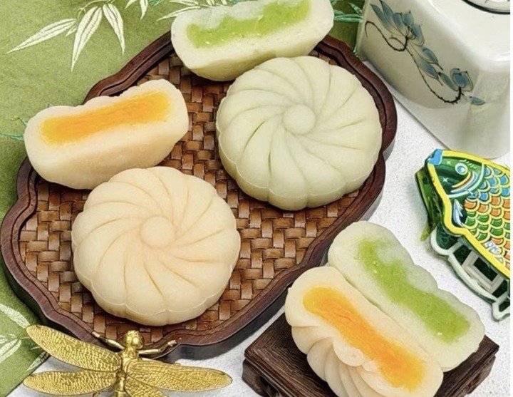 Nhiều dòng bánh dẻo được người tiêu dùng quan tâm trong mùa trung thu năm nay.