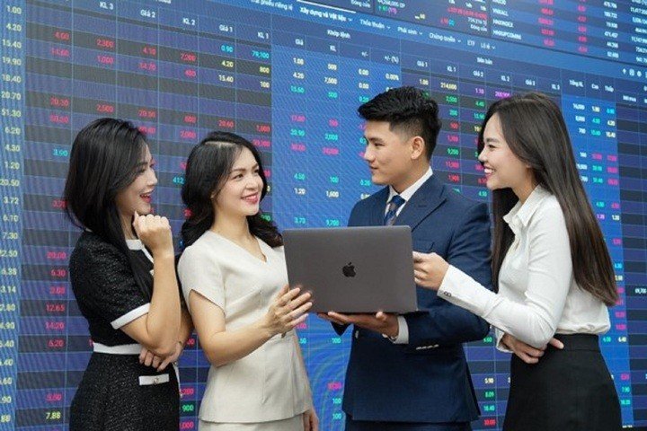 Nhà đầu tư chứng khoán có thể được mở tài khoản online. (Ảnh minh họa: VietnamFinance).