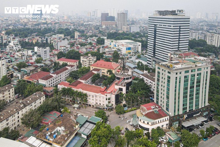 Theo phương án được đề xuất, dự án nằm trên khu đất rộng khoảng 3,5 ha tại số 5-7 Đào Duy Anh (Hà Nội), tổng vốn đầu tư dự kiến 3-3,5 tỷ USD. Công trình có chiều cao khoảng 568m, nếu được triển khai theo phương án này sẽ trở thành tòa tháp đôi cao nhất thế giới.