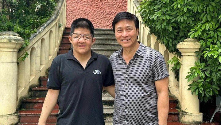 NSƯT Quốc Tuấn và con trai.