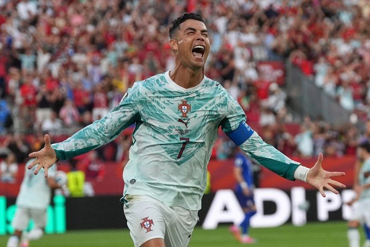 Ronaldo bất ngờ thông báo có thể giải nghệ trong năm nay. (Ảnh: AP)