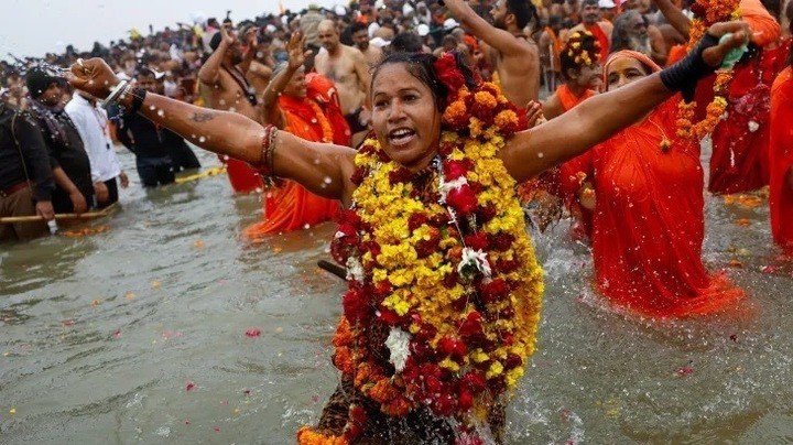 Kumbh Mela là một trong những lễ hội lớn nhất năm tại Ấn Độ. (Ảnh: Jazeera)