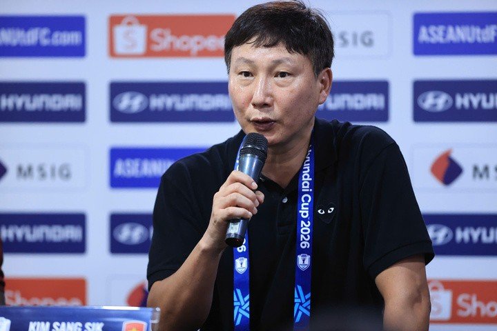 HLV Kim Sang-sik lý giải quyết định tin dùng Đình Bắc.