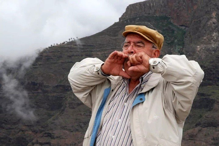 Địa hình núi non, thung lũng sâu của La Gomera là môi trường thuận lợi để tiếng huýt sáo truyền đi xa. (Ảnh: UNESCO)