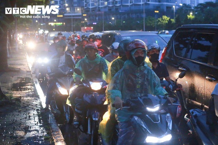 Sau mưa lớn, loạt 'rốn ngập' Hà Nội không còn cảnh nước dâng cao - 3