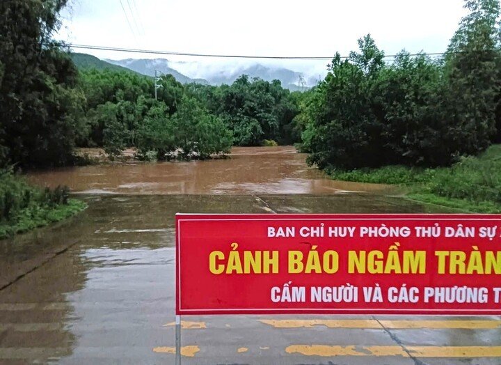 Ngầm tràn tại xã Tây Yên Tử bị ngập sâu, giao thông bị chia cắt. (Ảnh: Trung tâm cung ứng dịch vụ công Tây Yên Tử).