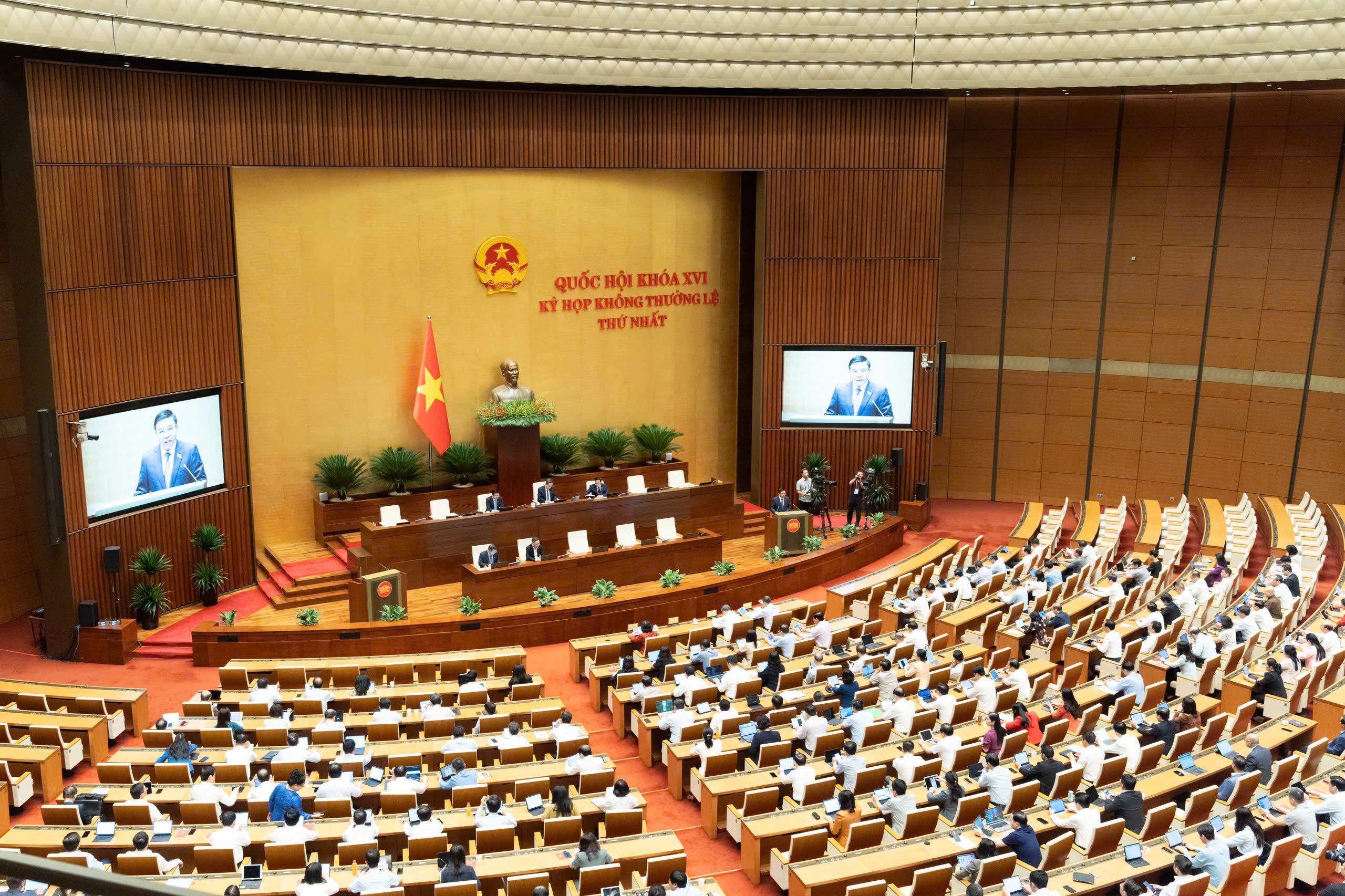 Quang cảnh phiên họp sáng 23/8. (Ảnh: Media Quốc hội)