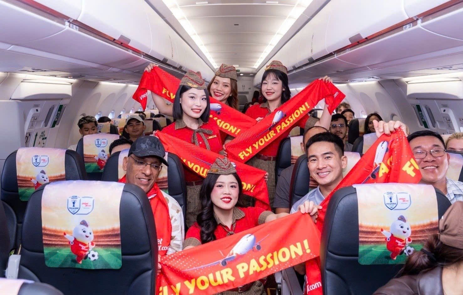 23-1787470460-vietjet-va-vikki-tiep-lua-sac-do-ruc-khan-dai-viet-nam-thang-thuyet-phuc-thai-lan-2-0