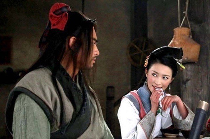Cảnh Phan Kim Liên quyến rũ Võ Tòng trong phim “Thủy hử”.