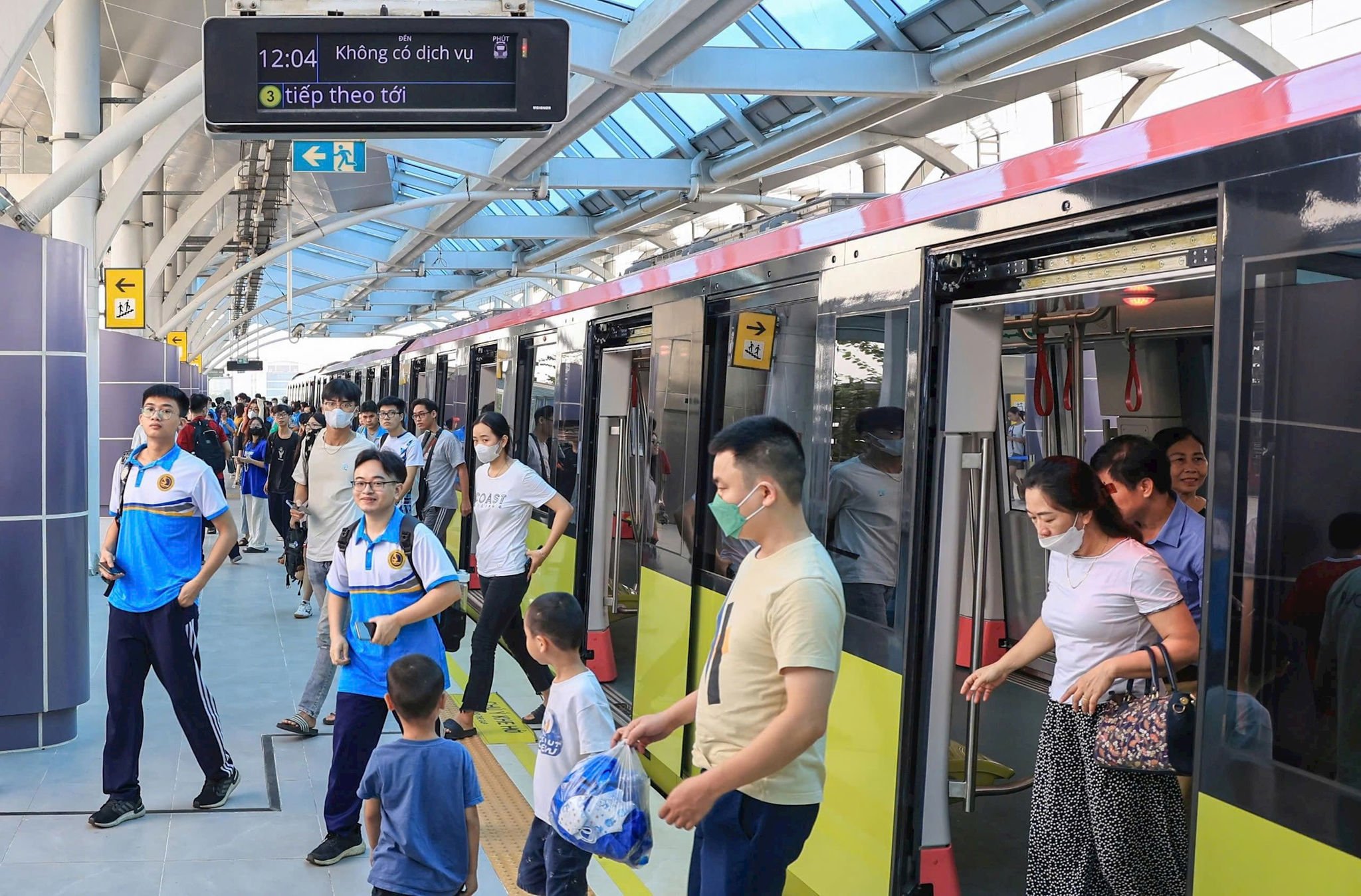 metro-nhon-dong-khach-anh-ta-hai.jpg