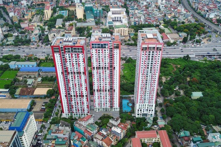 Người trẻ tìm kiếm các sản phẩm căn hộ vừa túi tiền. (Ảnh: Minh Đức).