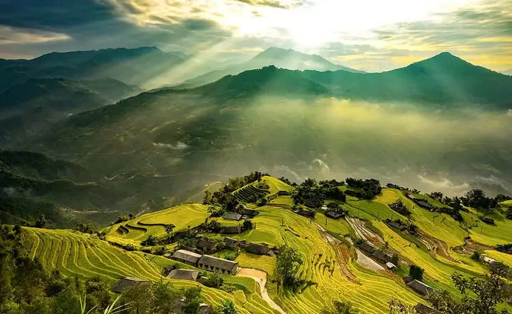Hà Giang đẹp mê mẩn du khách mùa lúa chín. (Ảnh: KT)