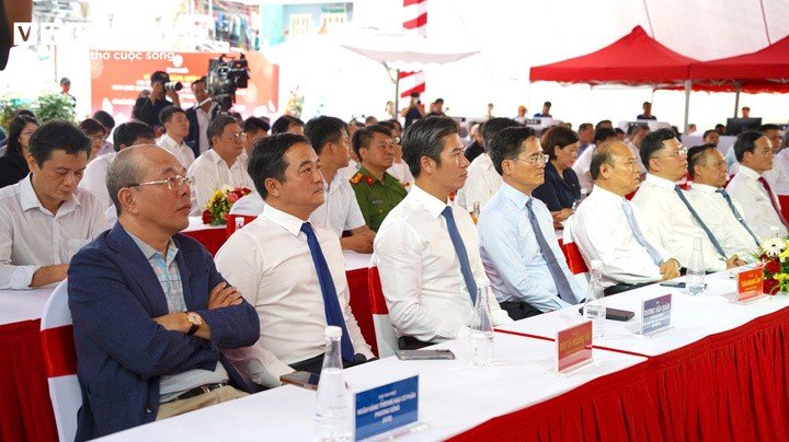Việc đồng loạt khởi công nhiều dự án trọng điểm thể hiện quyết tâm của Thành phố trong cụ thể hóa các chủ trương, nghị quyết của Trung ương, góp phần xây dựng TP.HCM văn minh, hiện đại.