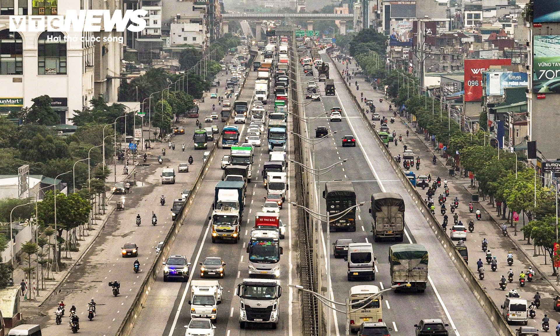 Những em bé mệt nhoài trên hành trình rời Hà Nội về quê nghỉ lễ Quốc khánh 2/9 - 1