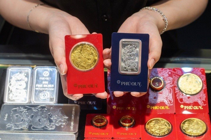 Người mua vàng nên nắm giữ dài hạn. (Ảnh: Minh Đức)