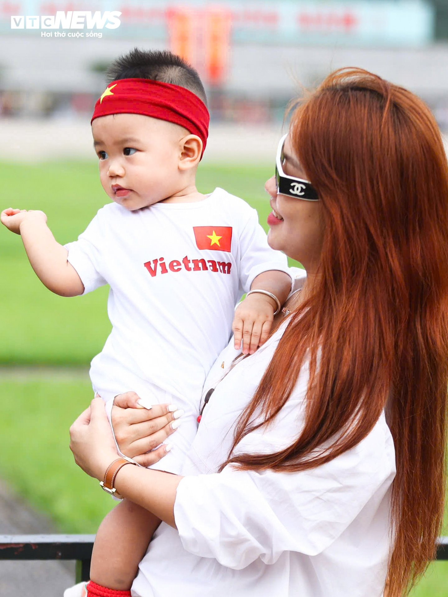 Thiếu nữ diện áo dài 'check-in' Quảng trường Ba Đình dịp 2/9 - 9