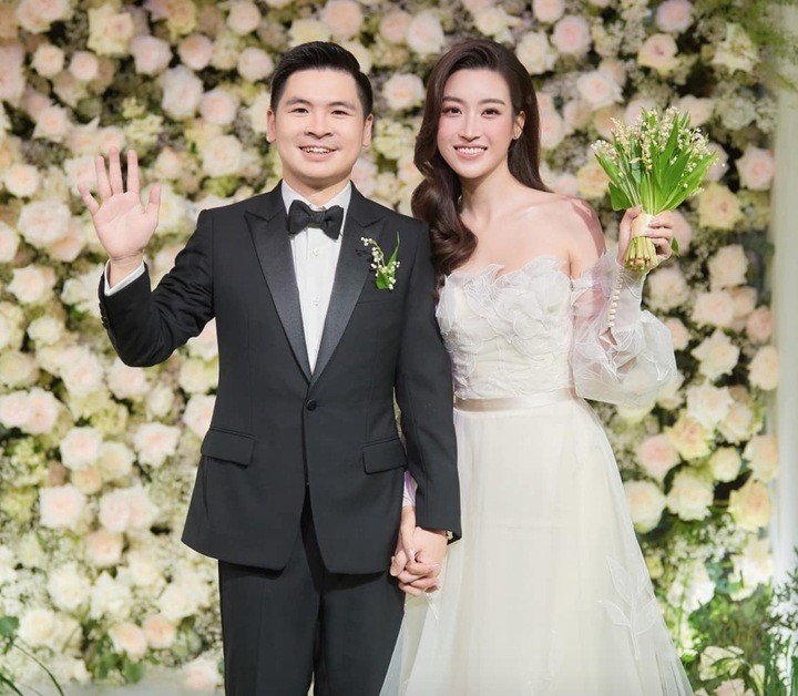 Hiện cô có cuộc sống viên mãn bên chồng doanh nhân.