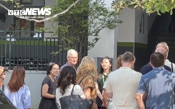 CEO Tim Cook khi đến thăm Việt Nam năm 2024. (Ảnh: Mạnh Hùng)