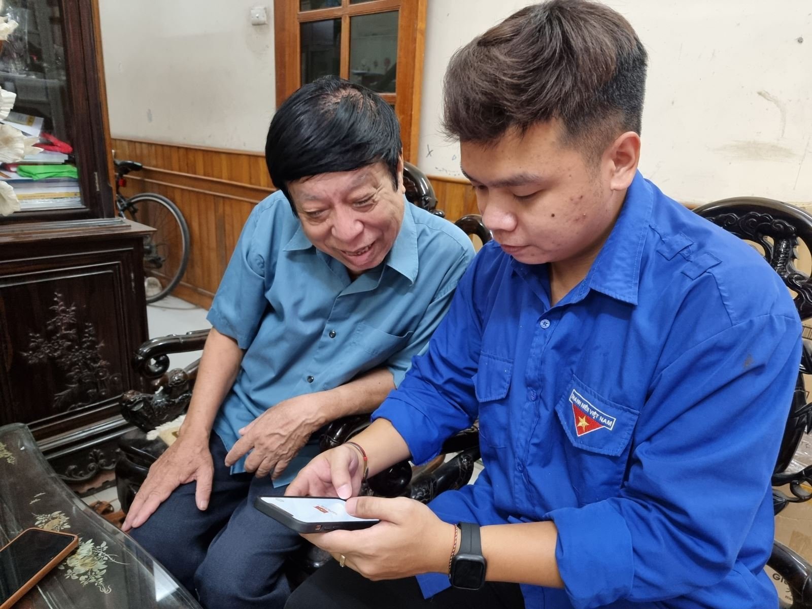 Người dân có thể nhận lương hưu, trợ cấp qua tài khoản hưởng an sinh xã hội trên VNeID từ ngày 28/9.