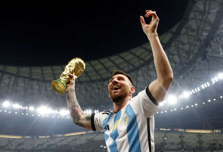 Đỉnh cao trong sự nghiệp của Messi với đội tuyển Argentina là chức vô địch World Cup 2022 - Ảnh: Reuters
