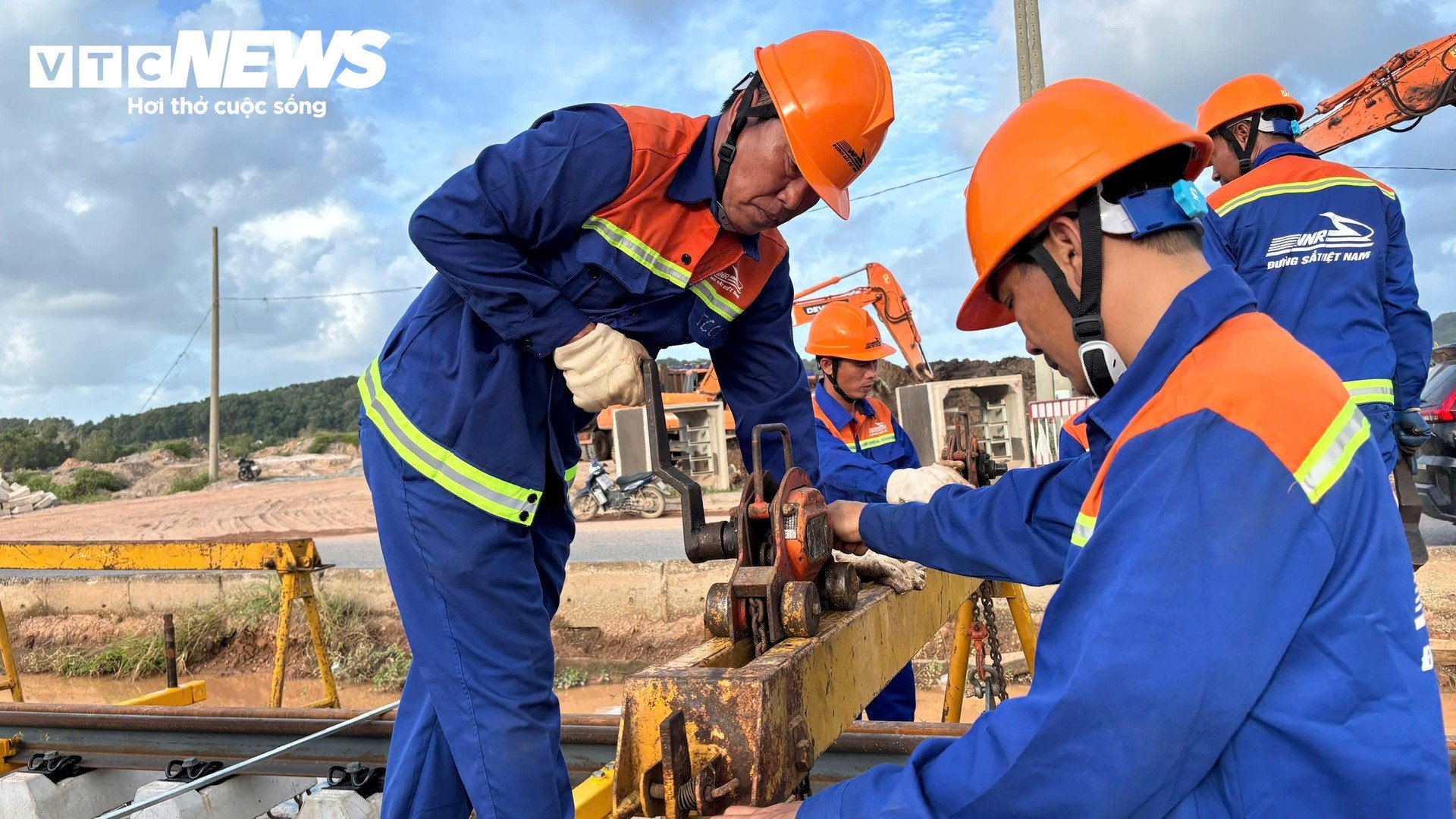 Hơn 15.500 kỹ sư, công nhân làm việc xuyên lễ 2/9 tại đại công trình APEC 2027 - 6